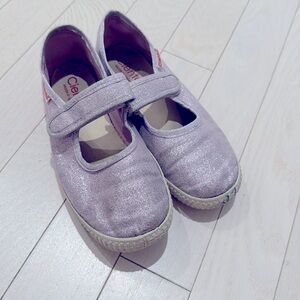 Gently worn Cienta Mary Janes in Sparkling Lilac (Size EU 33)